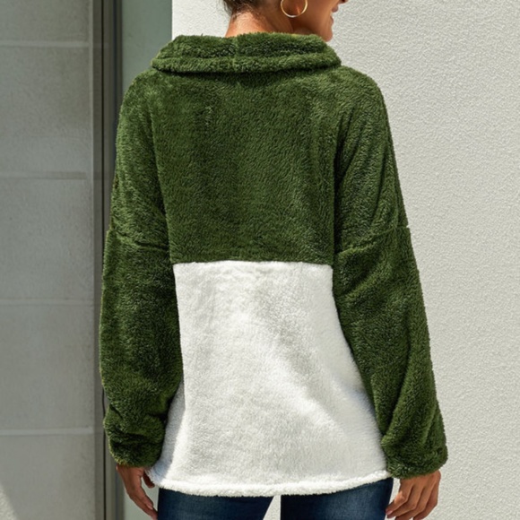 NWOT Colorblock Fuzzy Sweatshirt with Pockets(210515) - Picture 5 of 7